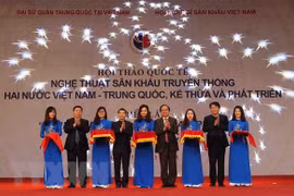 Vietnam, China share experience in promoting traditional stage art