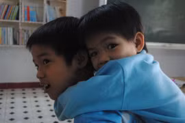 Da Nang: Children get free eye surgeries