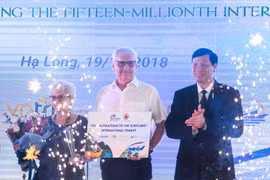 Quang Ninh hosts 15 millionth foreign tourist to Vietnam 
