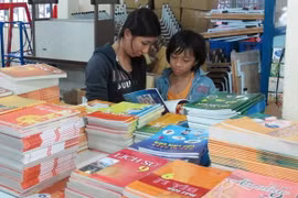 Prime Minister pushes textbook, curriculum reform