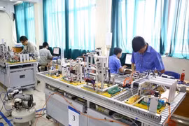 Nearly 116,700 Vietnamese workers sent abroad in 10 months