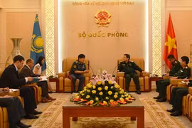 Defence Minister Lich receives Kazakhstani Deputy Defence Minister
