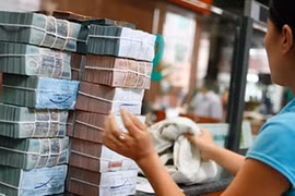  Bank credit floods back into housing market 