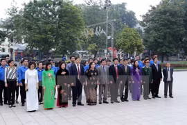Hanoi leaders commemorate Russia’s October Revolution