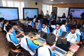IT-based class piloted at Hanoi’s high school