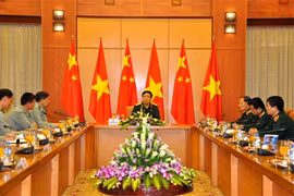  Vietnam, China look towards stronger defence ties 