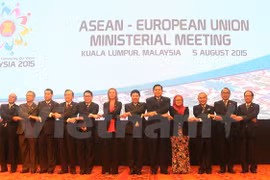 Vietnam proposes ideas to deepen ASEAN ties with 10 partners
