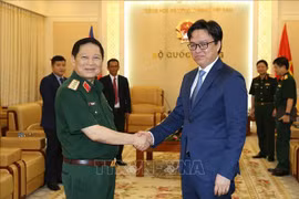 Defence Minister receives Cambodia diplomat 