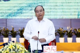 PM talks socio-economic development with localities’ leaders 