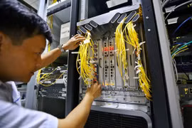 Undersea cables’ breakdown affects Internet connections in Vietnam