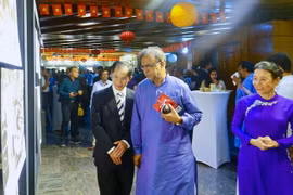 Photos of President Ho Chi Minh on display in Bangladesh