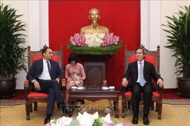 Politburo member Nguyen Van Binh meets ADB Vice President 