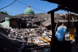 Indonesia hastens house construction for Lombok earthquake victims