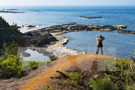 Tourists to Ly Son island district surge 