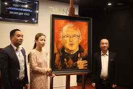 Portrait of coach Park Hang-seo fetches 12,000 USD for charity