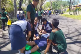 Hundreds of Indonesian students take part in tsunami drill