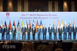 ASEAN, partners discuss regional free trade agreement