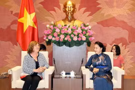 NA Chairwoman greets French Senator