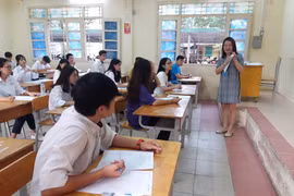Students enter first day of national high school exam 2019