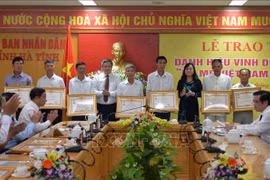 Revolution contributors honoured on Martyrs’ Day occasion