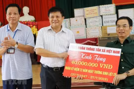 Vietnam News Agency honours war martyrs, invalids