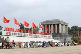 Over 45,000 people pay tribute to President Ho Chi Minh 