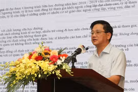 Hanoi to continue school milk programme in new academic year