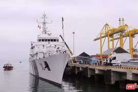 Indian coast guard ship visits Da Nang 