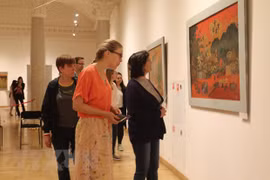 Vietnamese lacquer paintings introduced in Russia