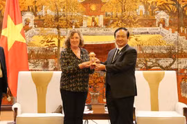 Hanoi hopes for tightened links with French localities, firms