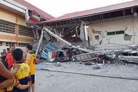 6.3-magnitude quake kills two in Philippines