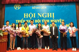 Hanoi students promote local tourist attractions