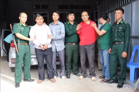 Dien Bien police arrest two transnational drug traffickers