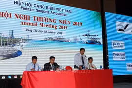 Vietnam Seaports Association proposes raising service fees