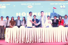 Ha Giang promotes tourism in central region