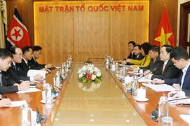 Front leader receives Chairman of DPRK’s trade union agency 