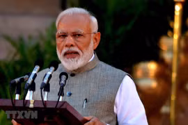 Indian PM welcomes ASEAN’s decision to review FTA