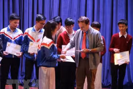 Vallet scholarships presented to students in central region