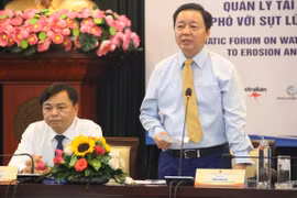 Forum urges solutions to erosion, saline intrusion in Mekong Delta