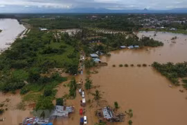 Indonesia: thousands evacuated due to floods 