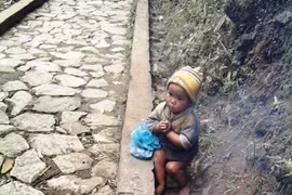 6.3 billion VND in assistance for impoverished ethnic children, families