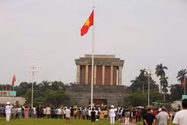 More than 50,000 people pay tribute to President Ho Chi Minh 
