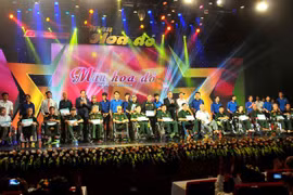 Art performance shows gratitude to invalids, martyrs