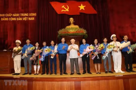Top leader meets outstanding young Party members 