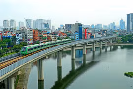 Cat Linh-Ha Dong trains receive temporary registration certificates