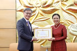 Lao Ambassador awarded with Vietnam’s friendship medal
