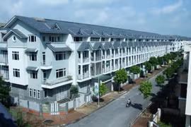 Property companies look beyond banks for funds 