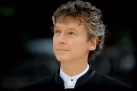 American conductor leads concert at HCM City Opera House