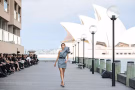 Vietnamese designer holds fashion show in Australia