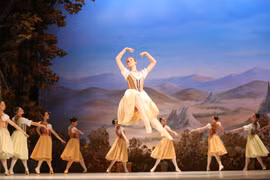 Classical ballet staged to celebrate Russia Day